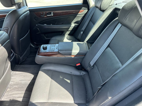Used 2015 Hyundai Equus Signature image 12