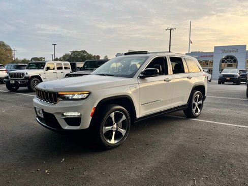 Used 2023 Jeep Grand Cherokee 4WD 4xe image 2