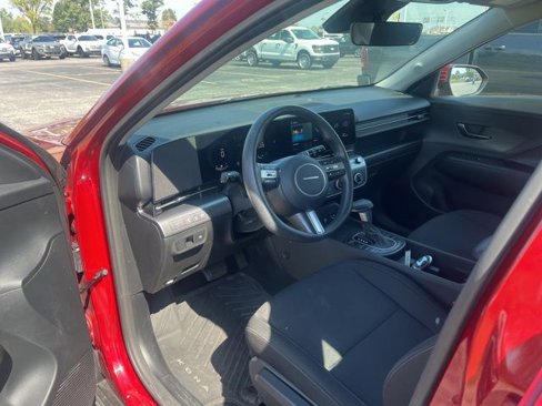 Used 2025 Hyundai Kona SE image 8