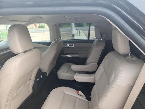 Certified 2022 Ford Explorer Limited w/ Equipment Group 301A image 8