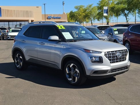 Used 2022 Hyundai Venue SEL image 3