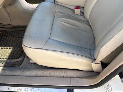 Used 2006 Lincoln Town Car Designer Series image 16