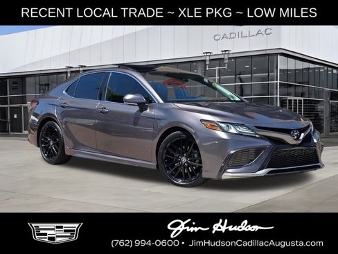 Used 2020 Toyota Camry XLE image 1