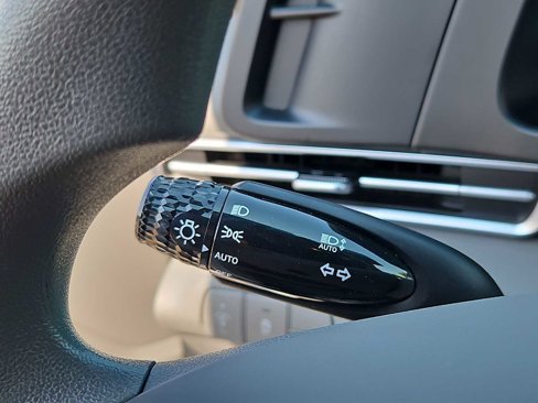Certified 2024 Hyundai Elantra SE image 24