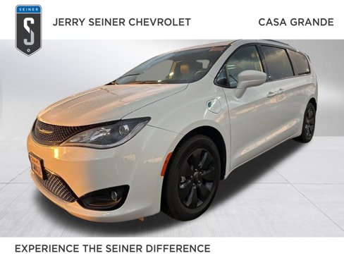 Used 2020 Chrysler Pacifica Touring-L w/ S Appearance Package image 1
