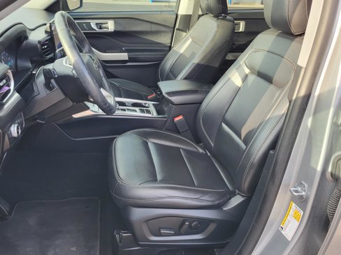 Used 2021 Ford Explorer XLT w/ Equipment Group 202A image 17