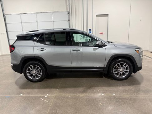 Used 2024 GMC Terrain SLT image 4