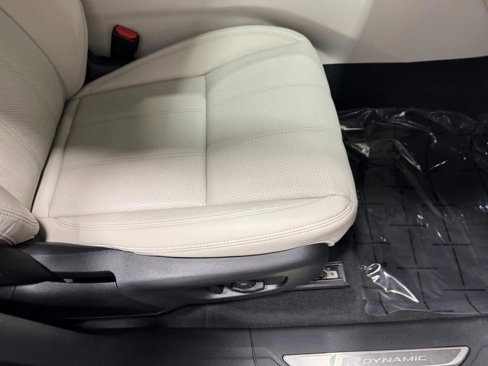 Used 2023 Land Rover Range Rover Velar R-Dynamic S image 19