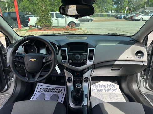 Used 2013 Chevrolet Cruze LS image 30