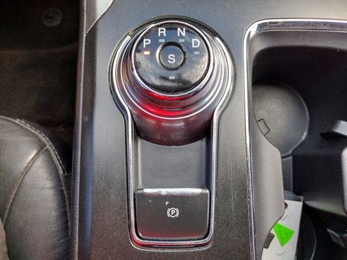 Used 2017 Ford Fusion SE w/ Fusion SE Technology Package image 24