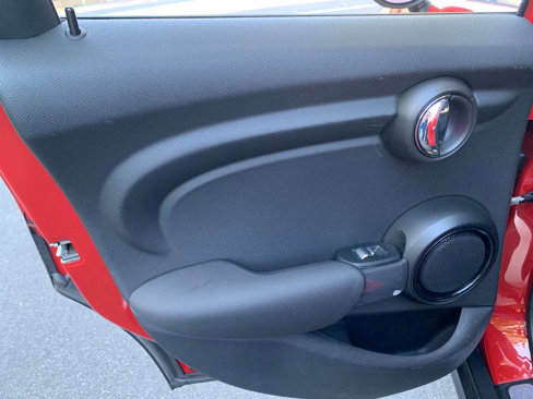 Used 2015 MINI Cooper 4-Door Hardtop image 17