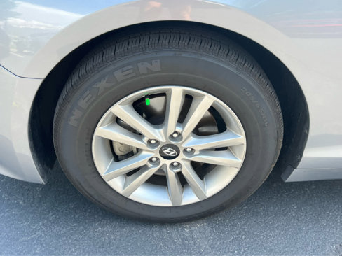 Used 2016 Hyundai Sonata SE w/ Cargo Package image 13