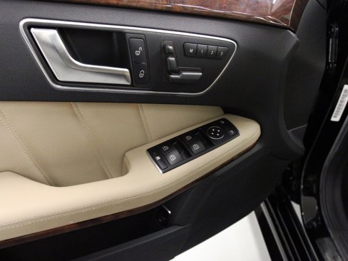 Used 2013 Mercedes-Benz E 350 4MATIC Sedan image 22