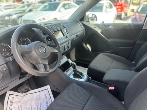 Used 2018 Volkswagen Tiguan Limited w/ Alloy Wheels Package image 23