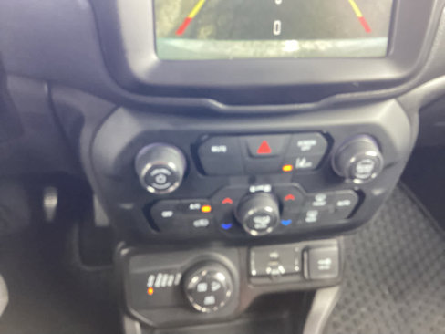 Used 2021 Jeep Renegade Trailhawk w/ Trailer Tow Group image 19
