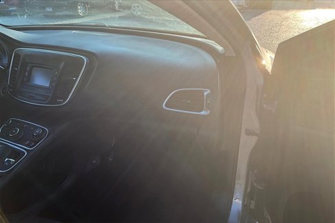 Used 2015 Chrysler 200 Limited w/ Convenience Group image 23