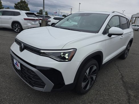 New 2025 Volkswagen Taos SE image 8