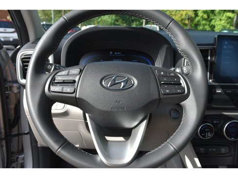 New 2025 Hyundai Venue SEL image 18