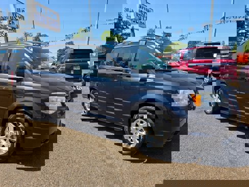 Used 2008 Chrysler Town & Country Touring image 2