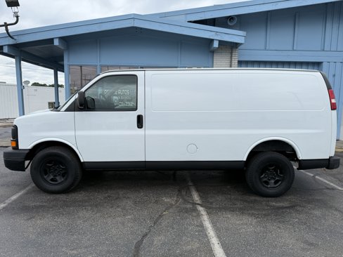 Used 2008 Chevrolet Express 1500 image 2