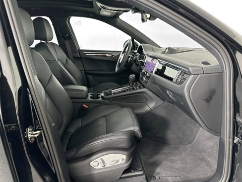 Certified 2024 Porsche Macan image 30