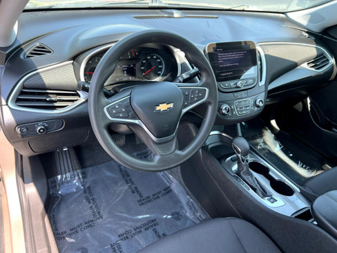 Used 2022 Chevrolet Malibu LT image 32