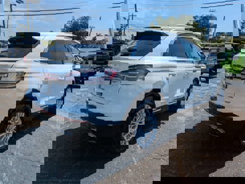 Used 2020 Lincoln Nautilus FWD image 4
