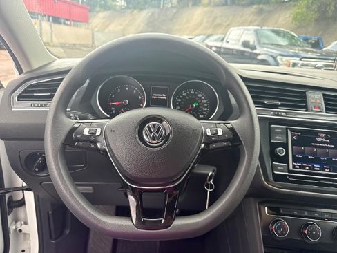 Used 2020 Volkswagen Tiguan S image 15
