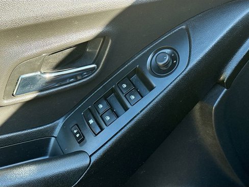 Used 2016 Chevrolet Trax LT w/ LT Convenience Package image 18