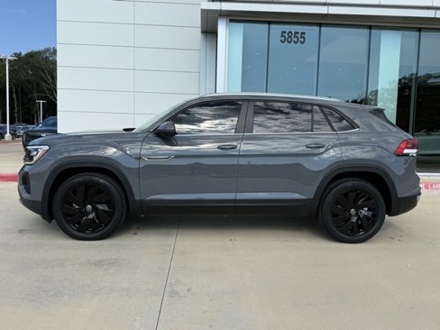 Used 2024 Volkswagen Atlas Cross Sport SE image 2