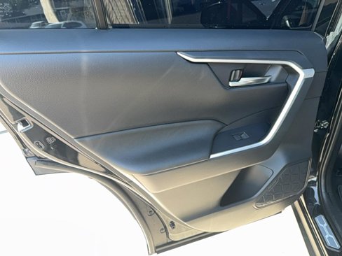 Used 2022 Toyota RAV4 SE w/ Convenience Package image 24