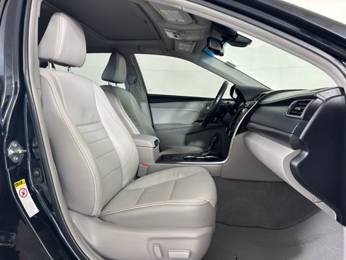 Used 2016 Toyota Camry XLE image 28