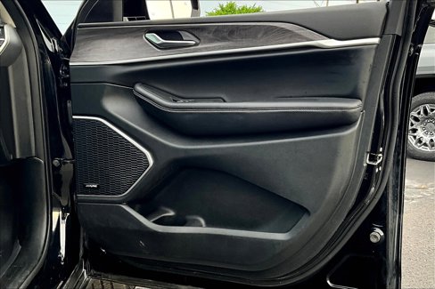 Used 2021 Jeep Grand Cherokee L Limited image 19