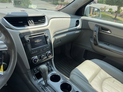 Used 2017 Chevrolet Traverse Premier image 19