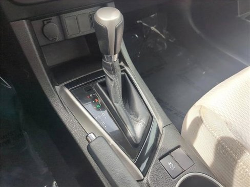 Used 2015 Toyota Corolla LE image 12