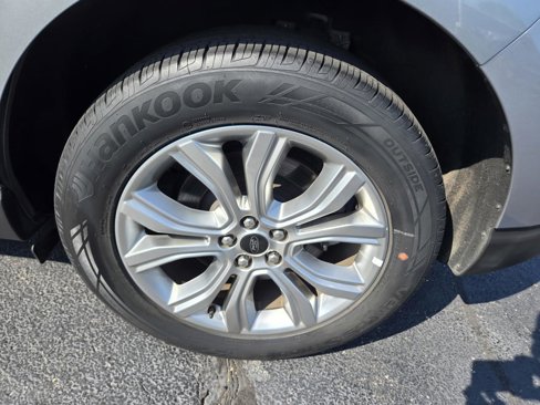 Used 2024 Ford Edge Titanium image 43