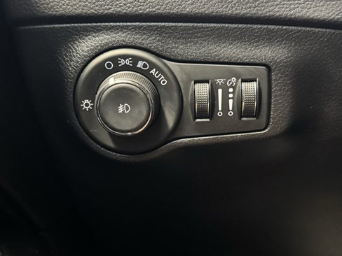 Used 2019 Jeep Compass Altitude image 15
