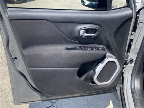 Used 2021 Jeep Renegade Latitude w/ Convenience Group image 19