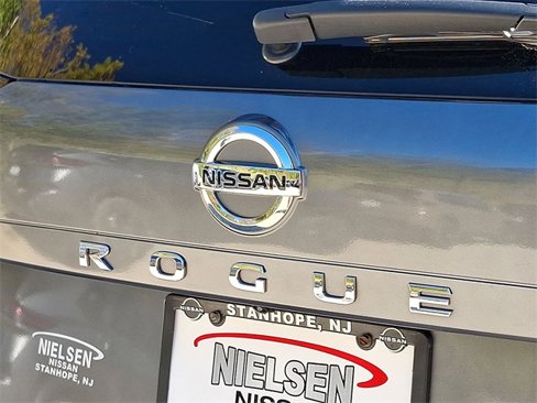 Used 2021 Nissan Rogue SV image 24