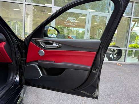 Used 2021 Alfa Romeo Giulia Quadrifoglio image 40
