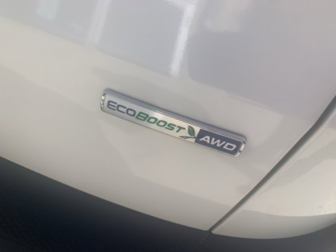 Used 2020 Ford Escape Titanium image 9