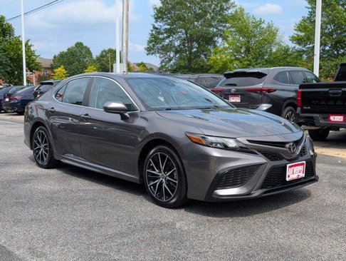 Certified 2021 Toyota Camry SE image 2