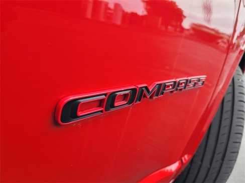 Used 2023 Jeep Compass Limited image 28