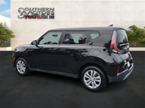Used 2023 Kia Soul LX image 3