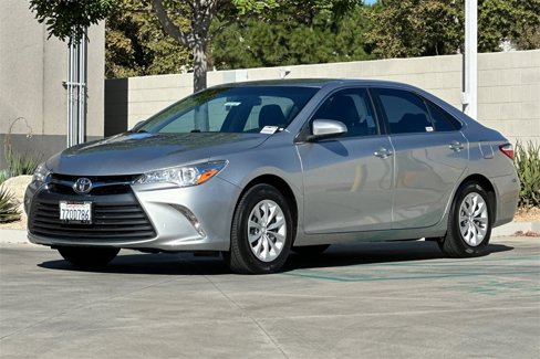 Used 2017 Toyota Camry LE image 10