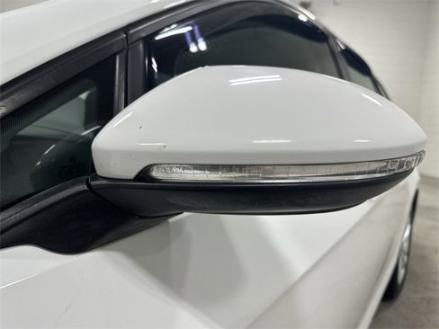 Used 2018 Volkswagen Golf S image 12