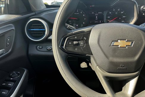 Used 2025 Chevrolet Trax LS image 9