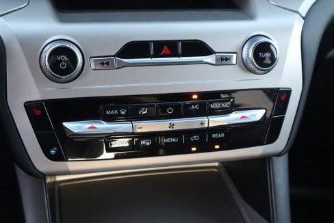 Used 2022 Ford Explorer XLT w/ Equipment Group 202A image 24