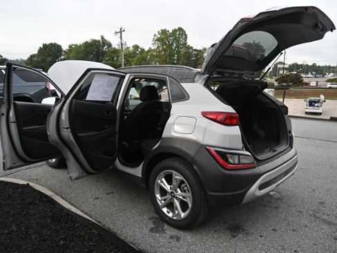 Used 2023 Hyundai Kona SEL w/ Cargo Package image 17