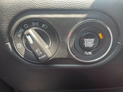 Used 2017 Maserati Levante image 10